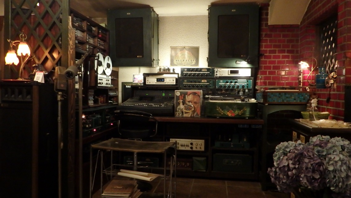 �k 25�^26 �l�@�X���̃I�[�f�B�I�ݔ�