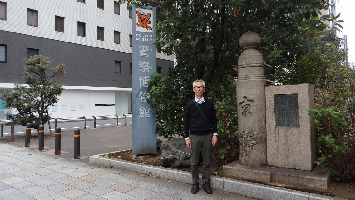 �k 3�^26 �l�@���������̃X�i�b�v�B�x�@�����ّO�ɂāB�������E�܂��č������H�ɉ����Đi�ށB