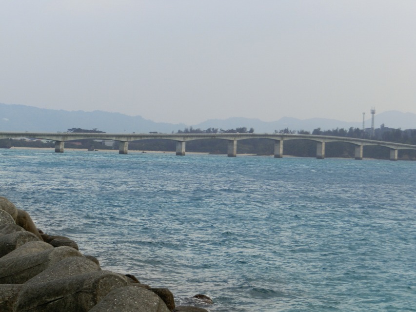 〔 14／30 〕　　本島と島を結ぶ大橋